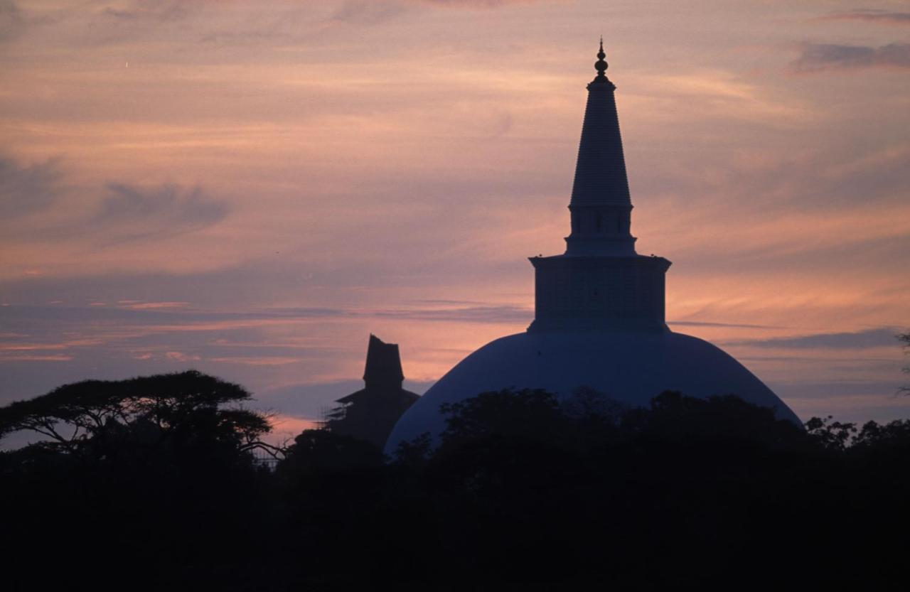 Freedom Palace Hotel Anuradhapura Ngoại thất bức ảnh